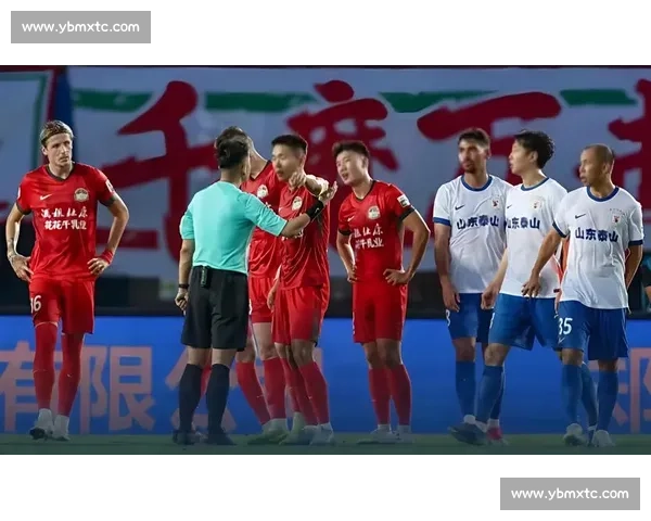 以上港对恒大的精彩对决为焦点 展现中超顶级球队激烈较量