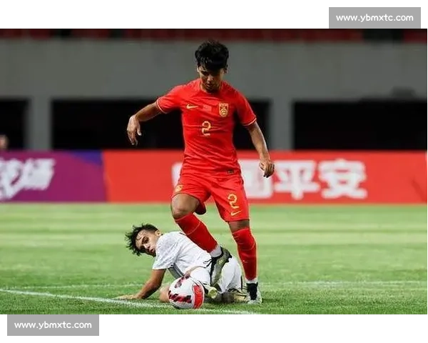 昨晚国足激战后遗憾落败，关键时刻失误成败因，球迷期待重整旗鼓